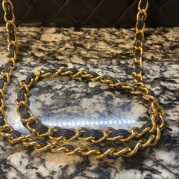 Vintage Chanel Flap Bag in Navy - Picture 3 of 10